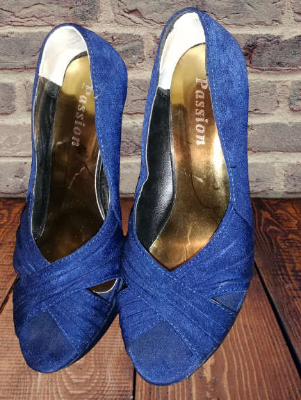 Royal blue and silver heels outlet